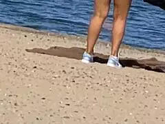 Damn that juicy cameltoe on this teasing asian beach candid 😏🏖️