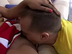 Latina maigre de 18 ans Selma Sins avale le jus après défonçage POV