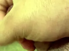 masturbating hard with a condom till i explode 💦😩🔥