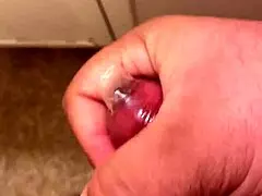 masturbating hard with a condom till i explode 💦😩🔥