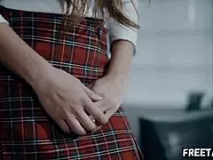 Prestrašena najstnica 18+ Gia Derza preda devištvo dlakave riti predrzni duhovnikovi veliki kverc