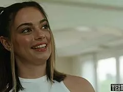 Podstępny trener zapładnia dziewczynę ucznia wielkim kutasem ale ona odmawia aborcji