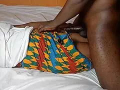 Jestem ciasną afrykańską studentką rżnącą nauczycielkę ostro i mocno