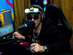 didy reis flashes her tattooed tits during dirty podcast interview 😈🍒