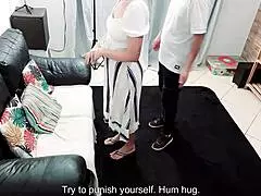 Mauvaise femme de ménage fessée baisée facial sperme en garage