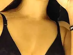 POV: דבורה מנדס רוכבת מציצה מבולגנת מסתיימת ספריי על תחת!