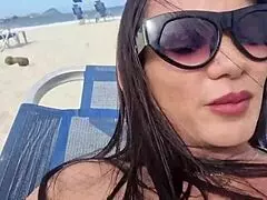 Секси атлетична брюнетка милф плаж докинг навътре анално догги