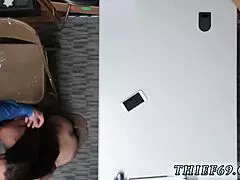 policijska uniforma gangbang nabija petite mlado mehičanko osumljenko hardcore v priporu