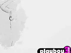 Blond milf Jennifer Love strippar lingeri utomhus liten