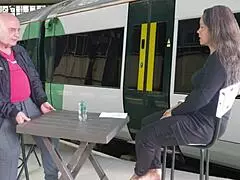 Grajmy w tę dziką grę z Agarabas i Olpr z podartymi ciuchami!