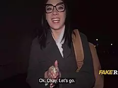 студентка медицины из барселоны подобрана для уличного публичного траха очкарик ботанка сверкает упругими сиськами наездница