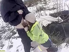 Copine en chaleur étouffe gorge profonde avant levrette publique rude éjac