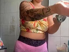 Flashing Swollen Big Pussy Live for Thrill