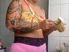 Flashing Swollen Big Pussy Live for Thrill