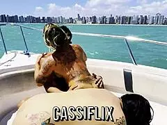 ei, eu amo foder no barco com esse pauzudo sentando até encher de porra quente