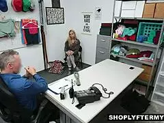 Sarah Vandella ujeta pri tatini dobi trdo jebanje