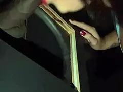 esposa asiática chupa pau grande em swing, leva pra casa pra foder e corno bebe porra