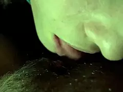 Stiefschwester frisst gierig meine behaarte Fotze bis Orgasmus lesbischer Muffdiving-Wahnsinn