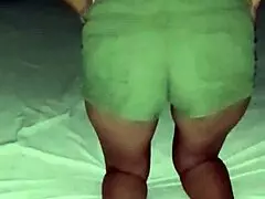 hermanastra caliente con short sexy... esas nalgas piden polla! rapidito antes q llegue roberto??