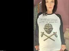 i know exactly how to tease and please with my big tattooed tits