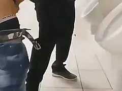 DEI O CU NO BANHEIRO DA ESCOLA PRA 2 PROFES!