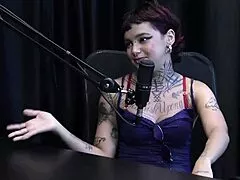 Annie Clementine starts sensual photos chats sg then fucks street outdoor trans style