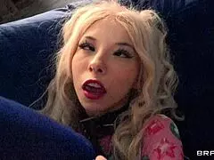 مراهقة نحيفة تترجى حبيبها ينيكها بقوة في طيزها الضيقة