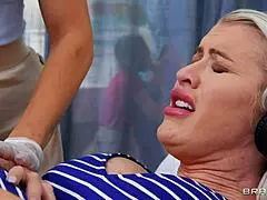 Грязная сука изменяет с красивым парнем прямо сейчас!