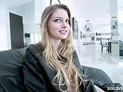 Wow! Nydelig skjønnhet med store pupper suger diger kuk som en proff!