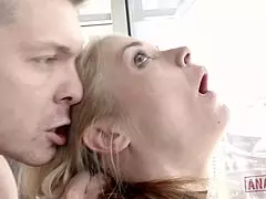 Nagy cicis anyukák vad seggjátéka