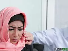 Tremendous hottie in hijab tempts with perfect body for wild fucking 😍