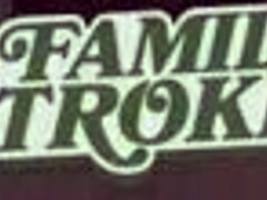 Söpö pikku narttu imee valtavaa kiihottunutta kyrpää