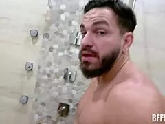 ثلاث حلوات 18+ يركعن يعبدن زب هائل محمل في أكشن جماعي حميم