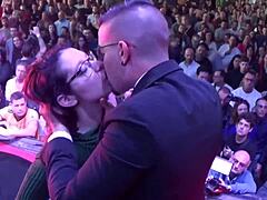 Масова фиеста се превръща в дива испанска групова оргия на открито