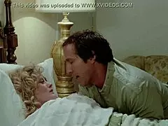 Beverly Dangelo stripper nøgen ved poolen i National Lampoons Vacation 1983