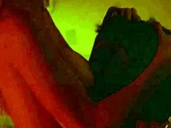 Pamela Anderson In Snapdragon HD Met Verbluffende Helderheid