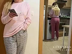 você curte minhas nádegas gordas te provocando em solo caseiro?