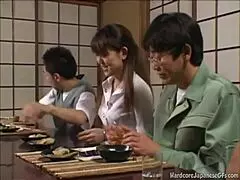 この巨乳日本人ティーントリオがガッツリハメられるのを見るのが大好き