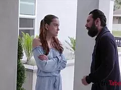 Папочка строго наказывает молодую Lily Glee